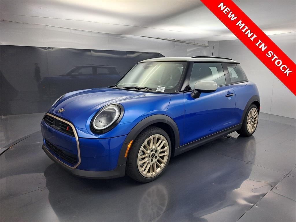new 2025 MINI Hardtop car, priced at $37,325