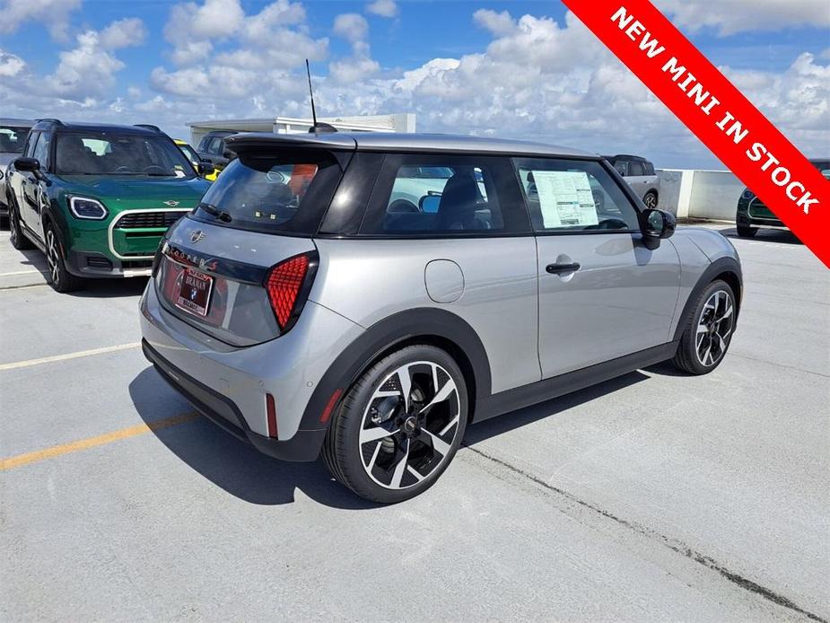 new 2025 MINI Hardtop car, priced at $36,595