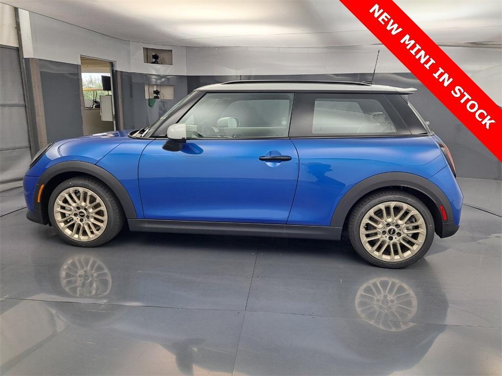 new 2025 MINI Hardtop car, priced at $37,325