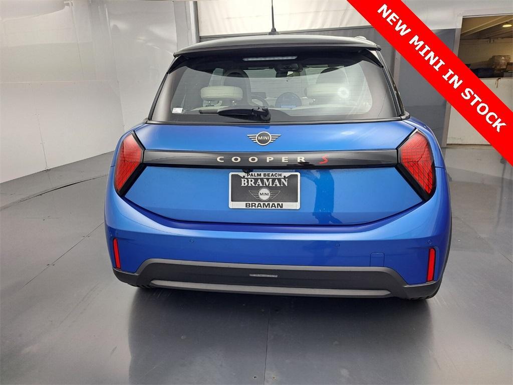 new 2025 MINI Hardtop car, priced at $37,325