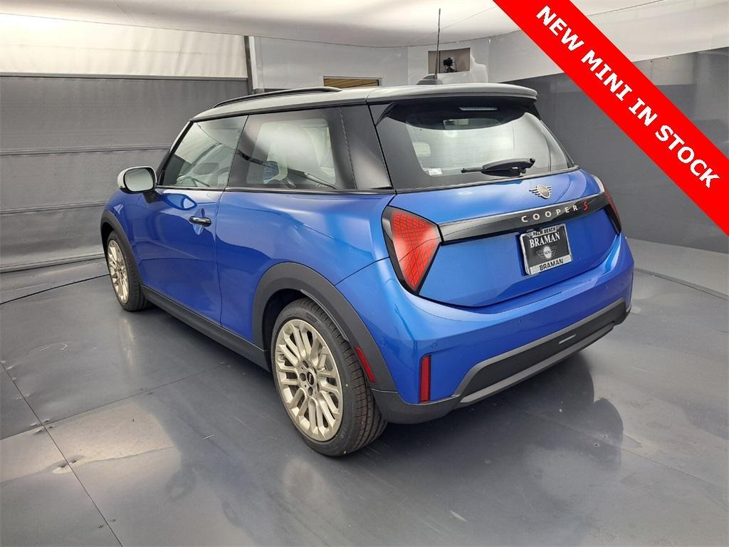 new 2025 MINI Hardtop car, priced at $37,325