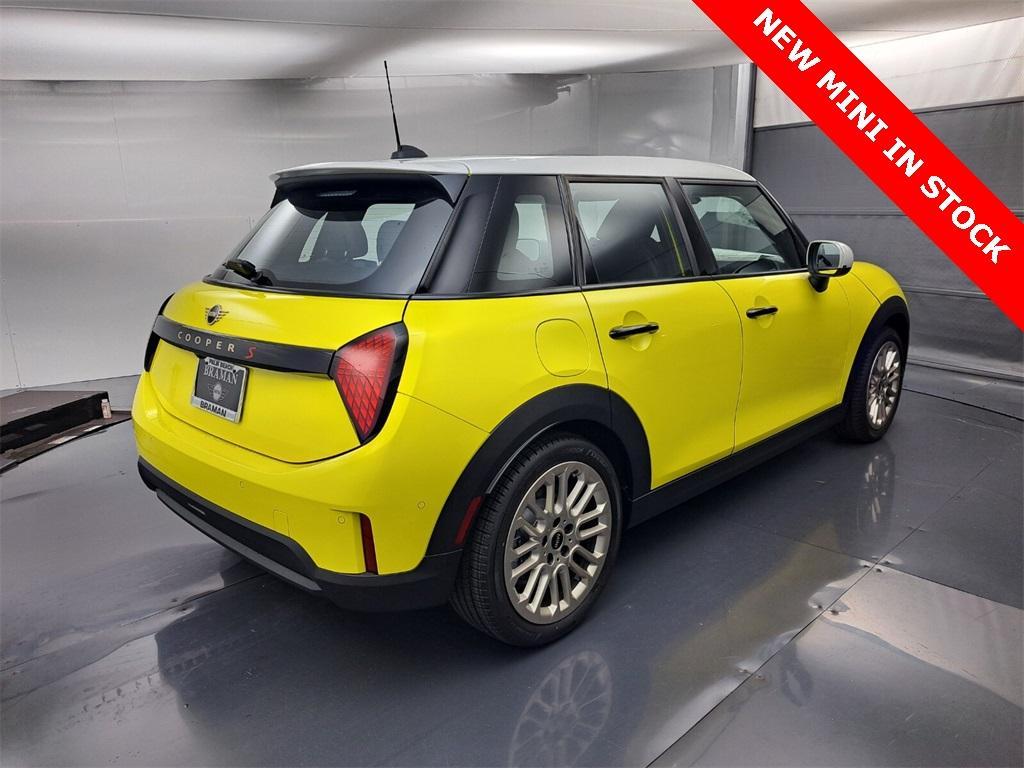 new 2025 MINI Hardtop car, priced at $37,410