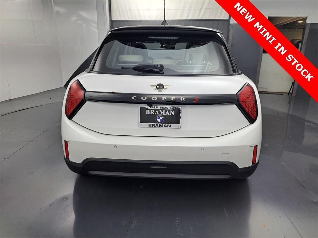 new 2025 MINI Hardtop car, priced at $38,625