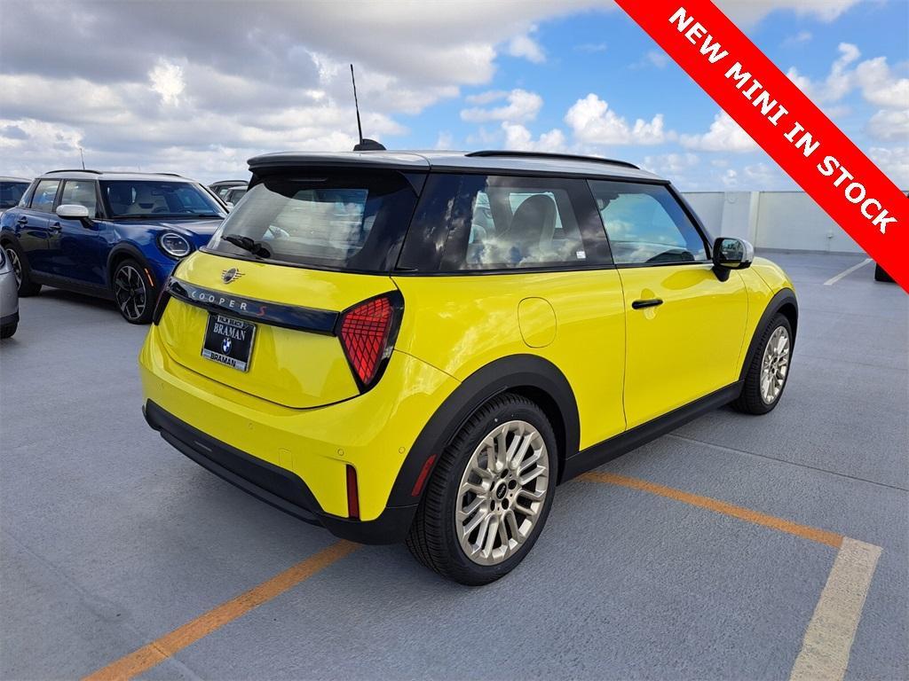 new 2025 MINI Hardtop car, priced at $38,725