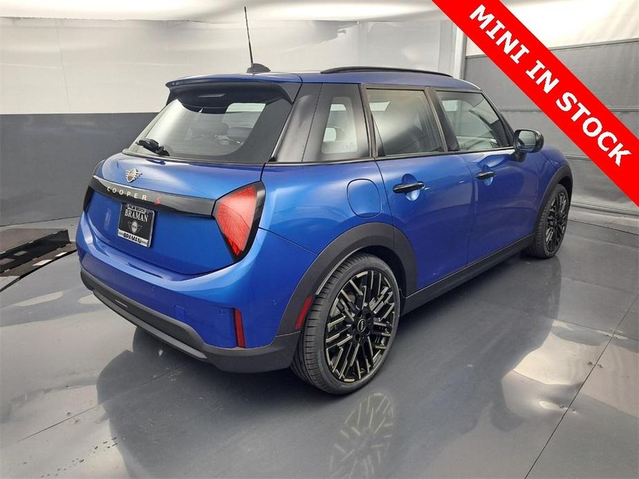 new 2025 MINI Hardtop car, priced at $38,230