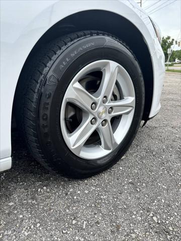 used 2020 Chevrolet Malibu car, priced at $7,999
