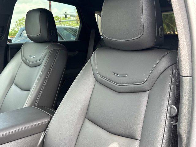 new 2025 Cadillac XT5 car, priced at $45,690