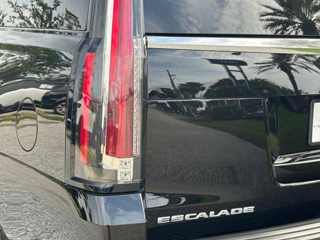 used 2020 Cadillac Escalade ESV car, priced at $42,900