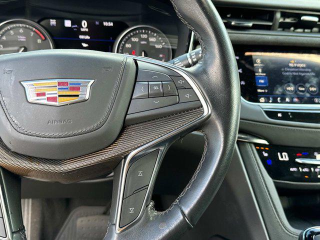 used 2024 Cadillac XT5 car, priced at $39,990