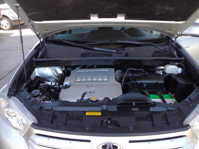 used 2012 Toyota Highlander car, priced at $17,995