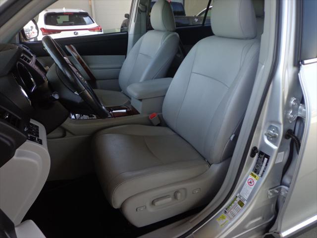 used 2012 Toyota Highlander car, priced at $17,995