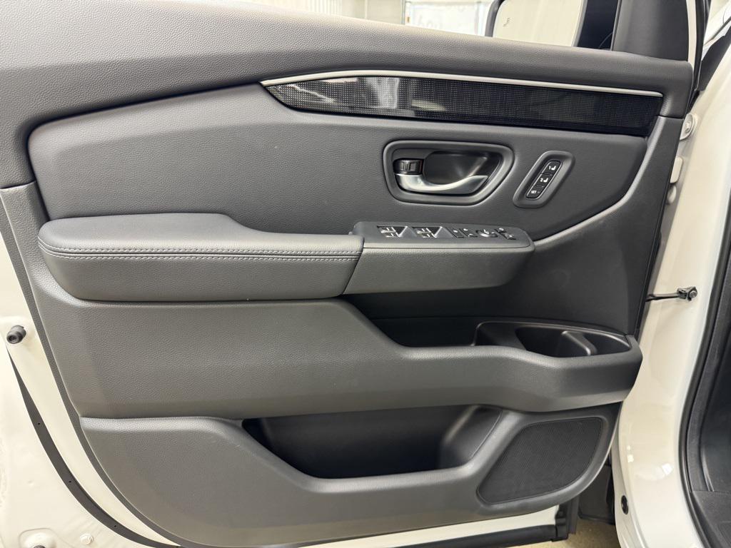 new 2025 Honda Pilot car, priced at $50,650