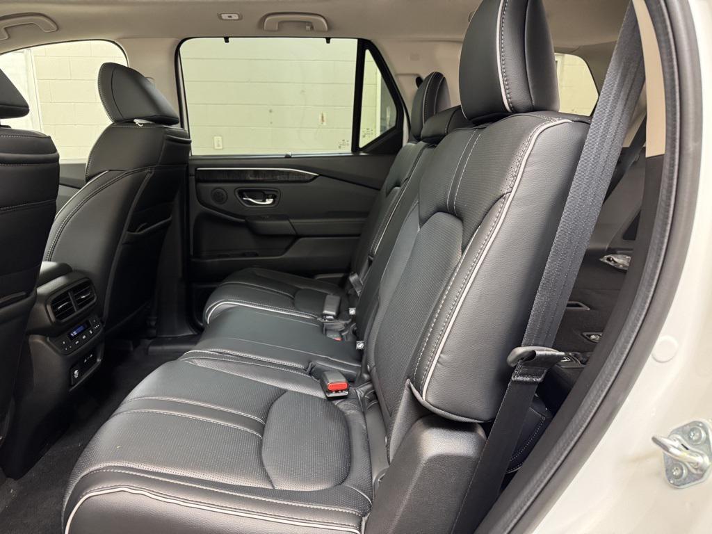 new 2025 Honda Pilot car, priced at $50,650