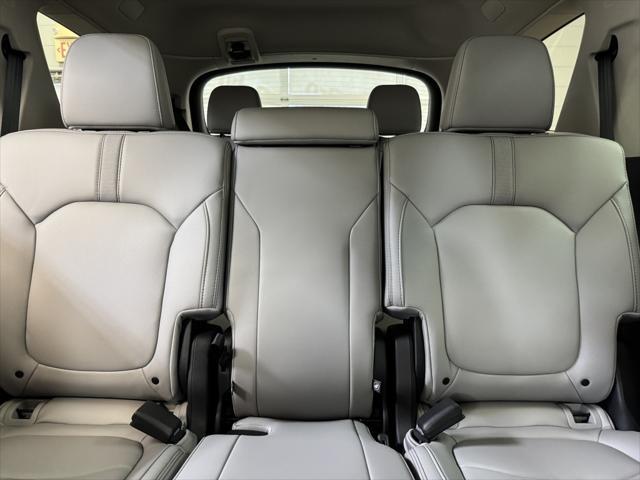 new 2025 Honda Pilot car, priced at $47,967