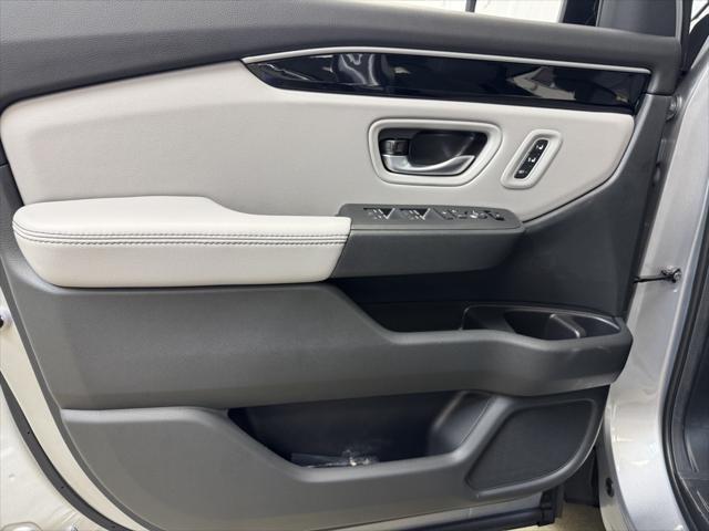 new 2025 Honda Pilot car, priced at $47,967