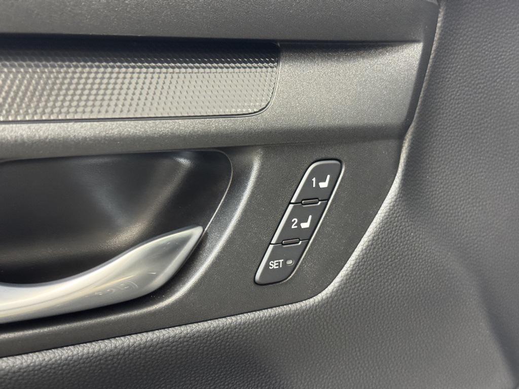used 2025 Honda CR-V Hybrid car, priced at $37,577