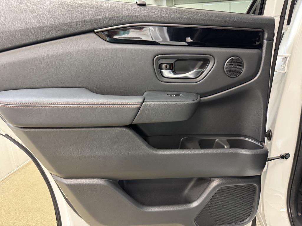 new 2025 Honda Pilot car, priced at $48,975