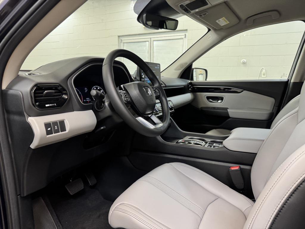 new 2025 Honda Pilot car, priced at $45,450