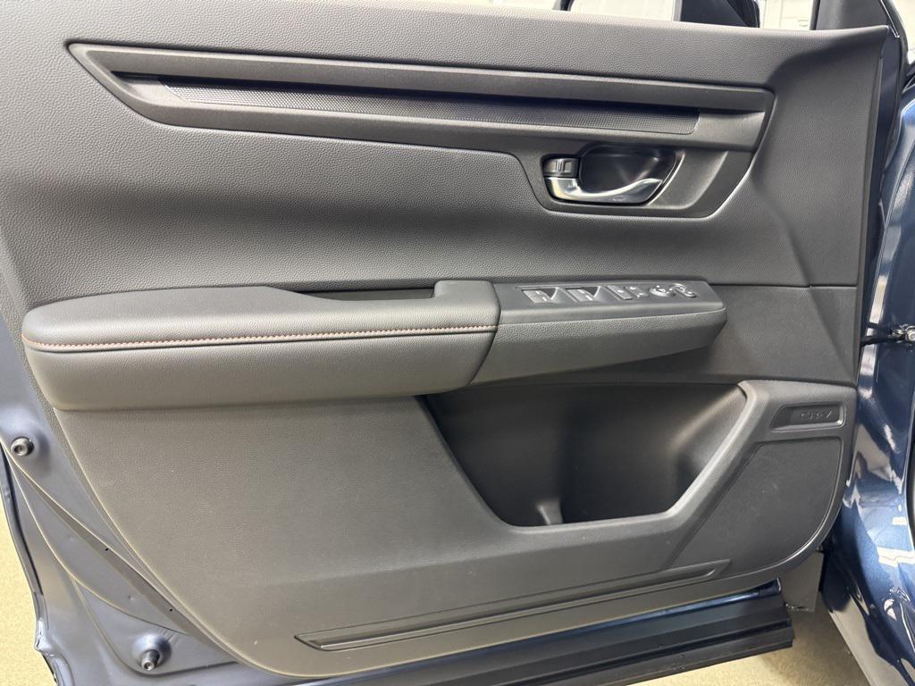 new 2026 Honda CR-V Hybrid car, priced at $38,995