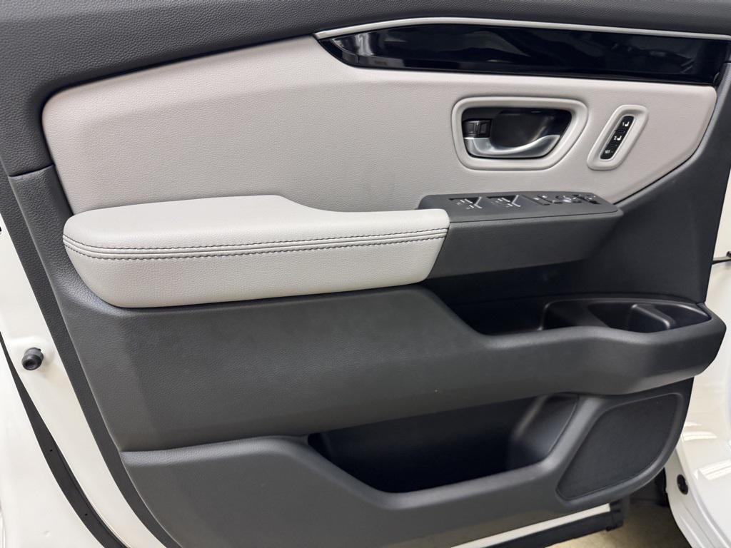 new 2025 Honda Pilot car, priced at $48,275
