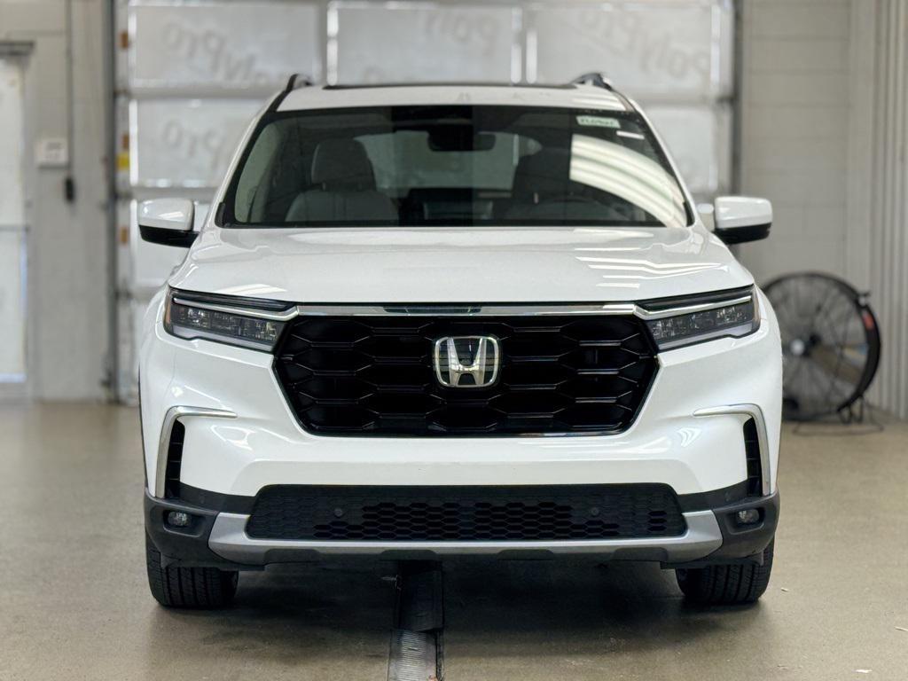 new 2025 Honda Pilot car, priced at $48,275