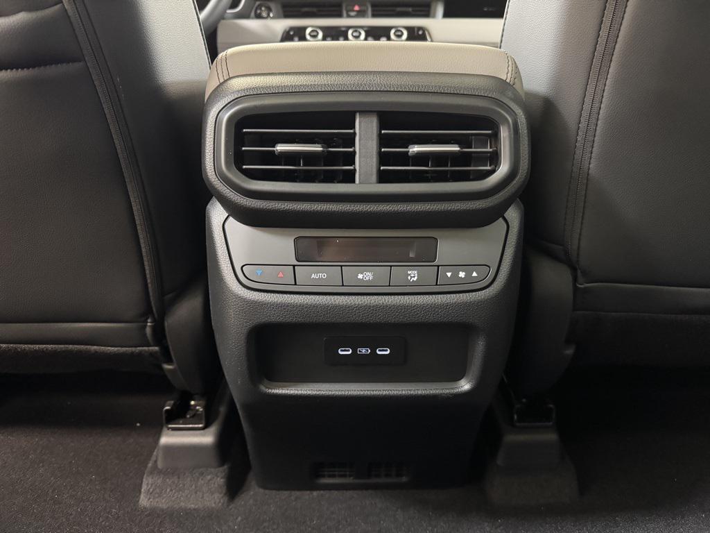 new 2025 Honda Pilot car, priced at $48,275