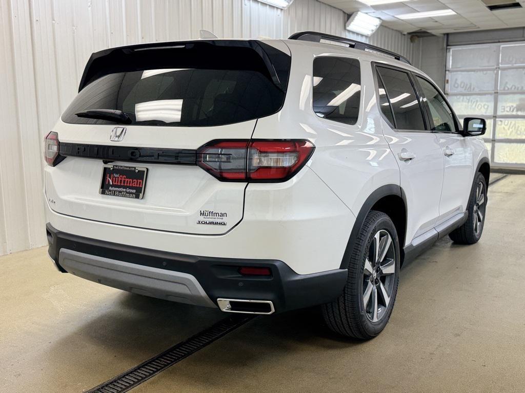 new 2025 Honda Pilot car, priced at $48,275