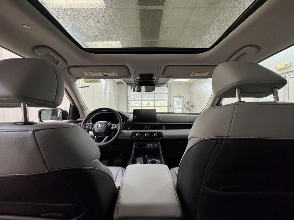 new 2025 Honda Pilot car, priced at $48,275