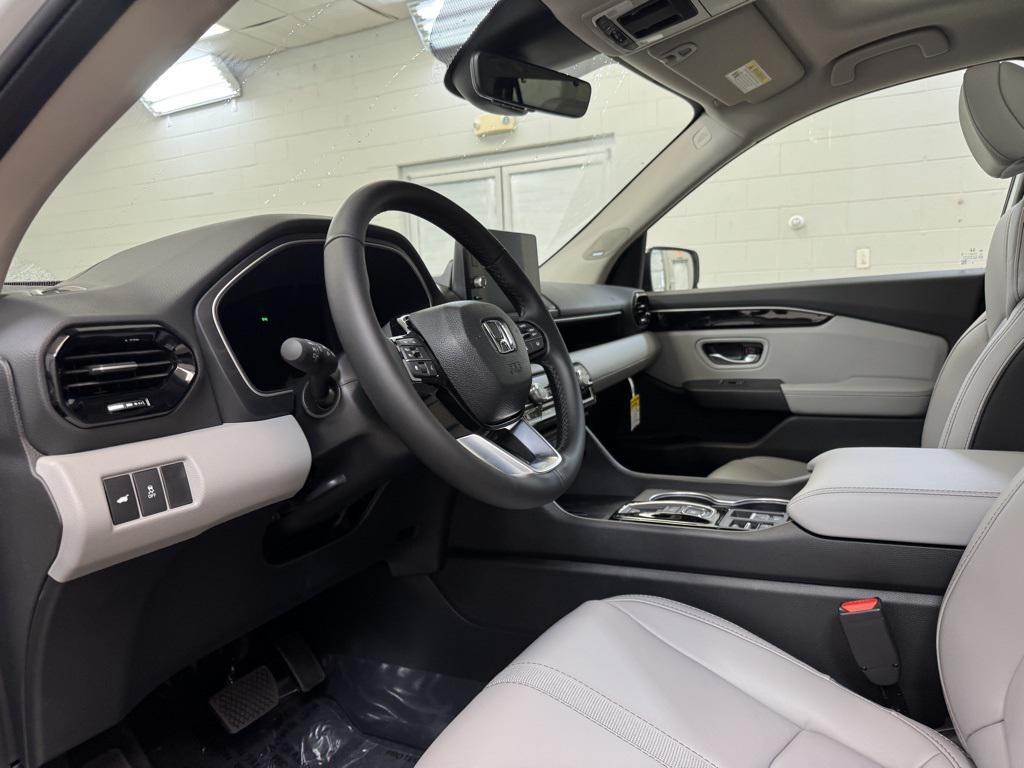 new 2025 Honda Pilot car, priced at $48,275