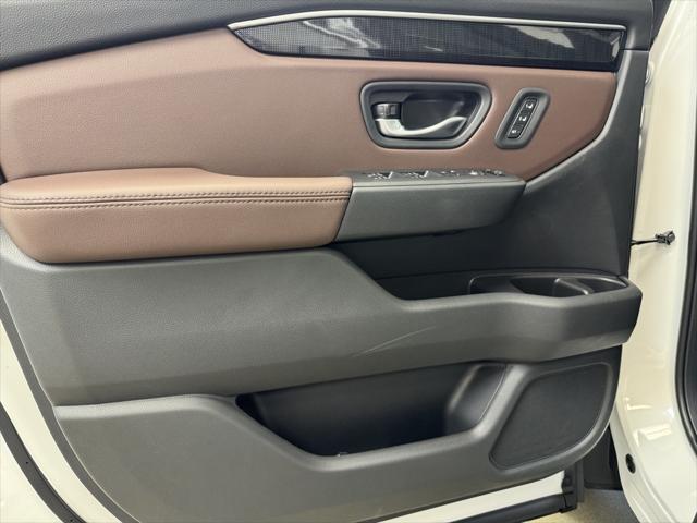 new 2025 Honda Pilot car, priced at $54,415