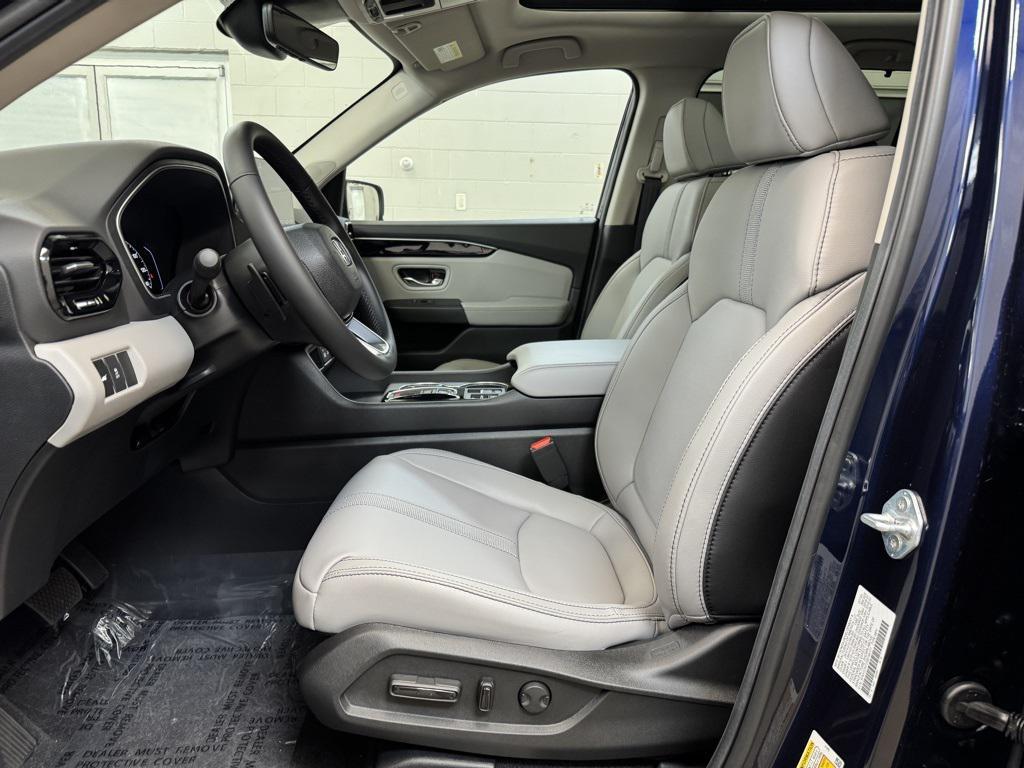 new 2025 Honda Pilot car