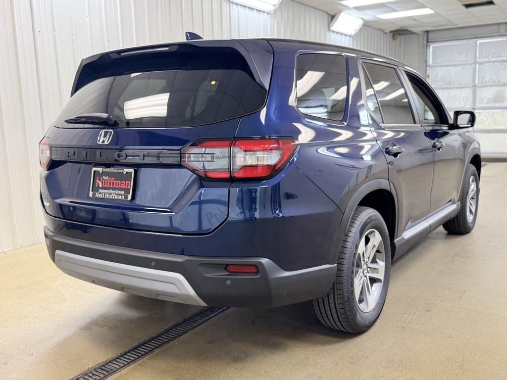 new 2025 Honda Pilot car, priced at $44,816