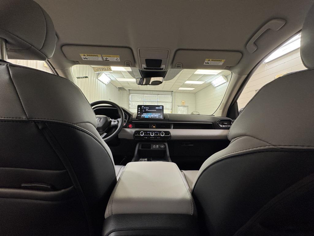 new 2025 Honda Pilot car, priced at $44,816