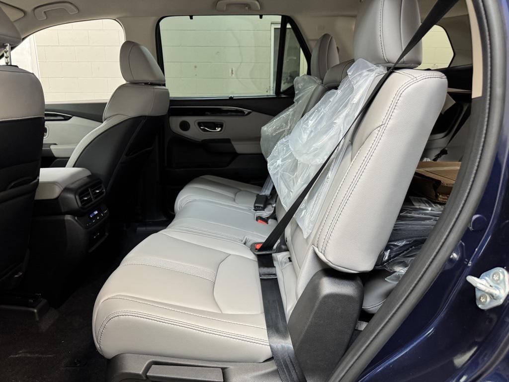 new 2025 Honda Pilot car, priced at $44,816