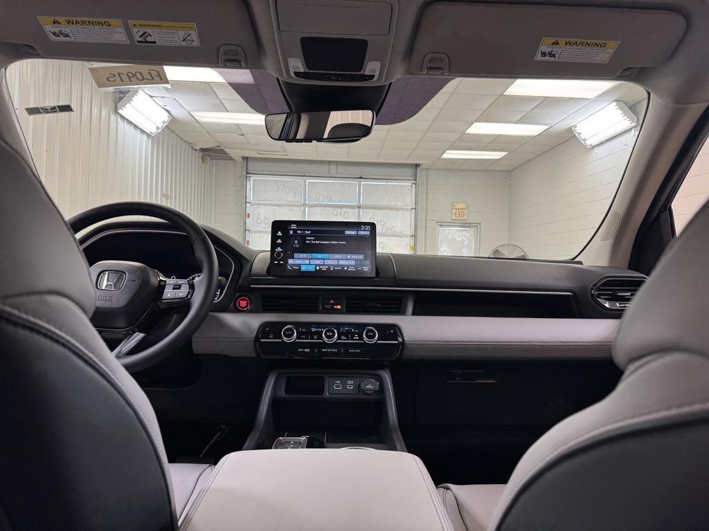 new 2025 Honda Pilot car, priced at $44,816