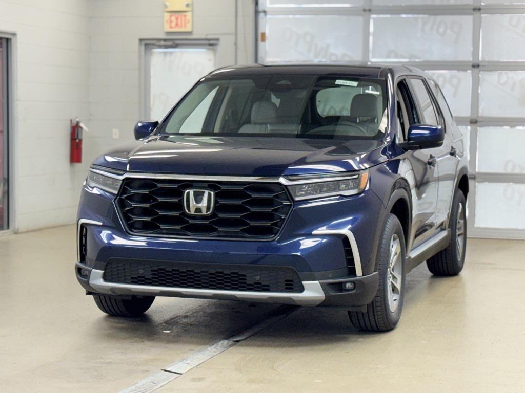 new 2025 Honda Pilot car, priced at $44,816