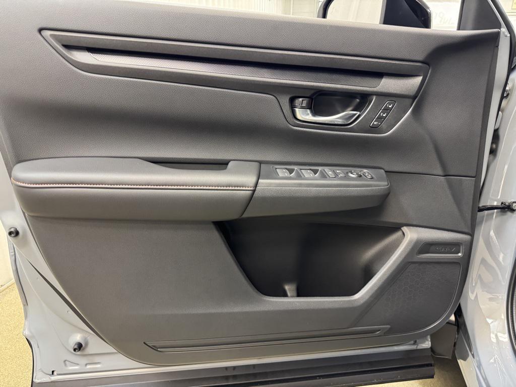 new 2026 Honda CR-V Hybrid car, priced at $40,015