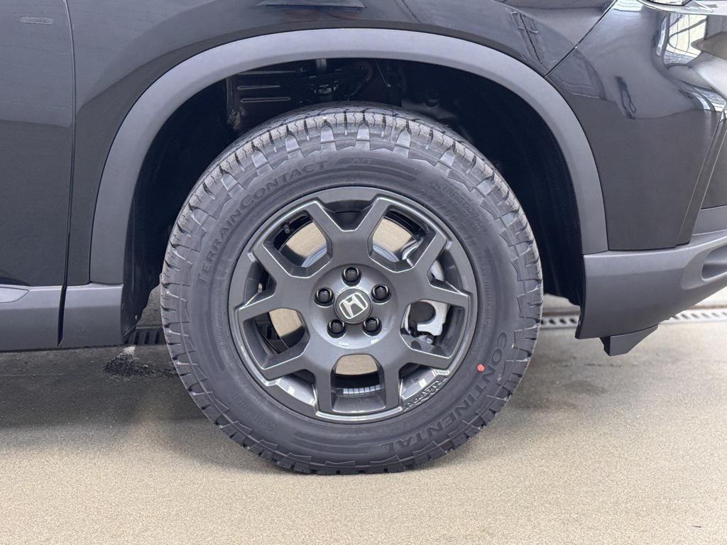 new 2025 Honda Pilot car, priced at $47,833