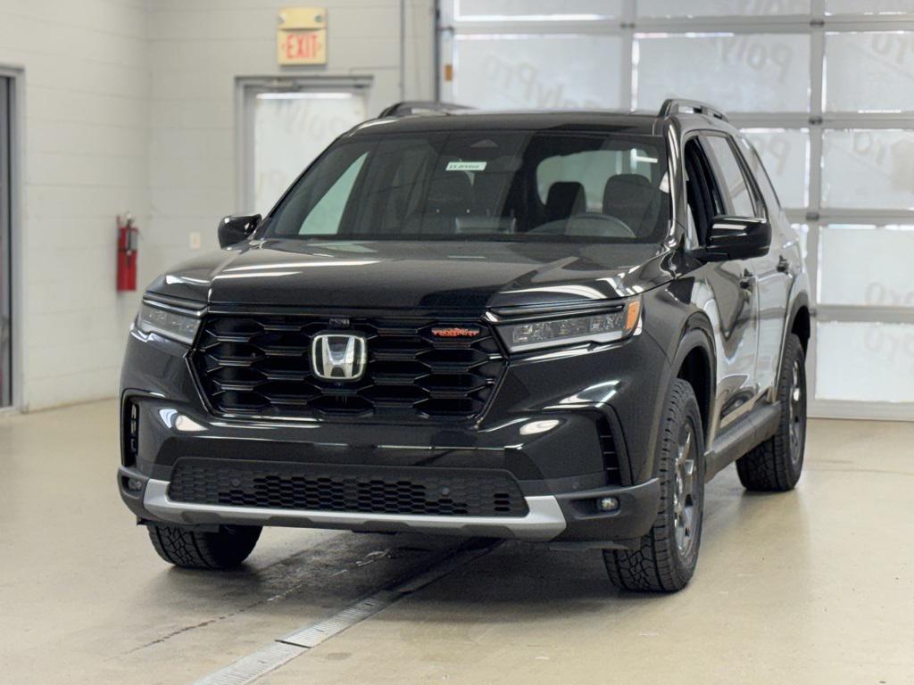 new 2025 Honda Pilot car, priced at $47,833