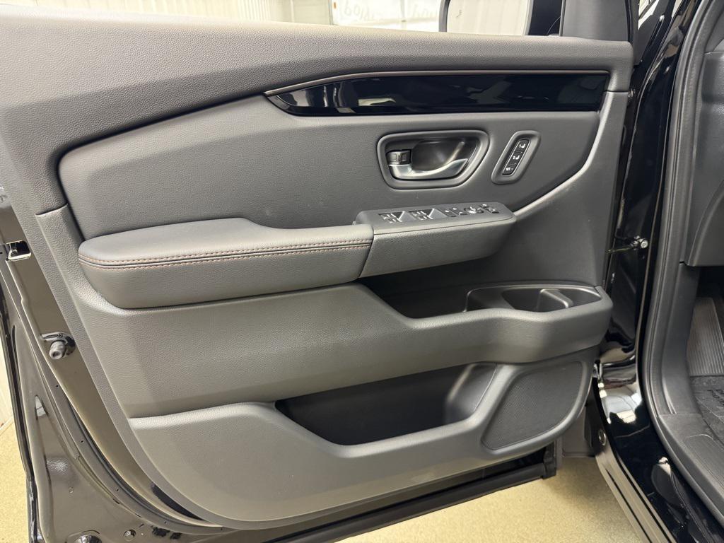 new 2025 Honda Pilot car, priced at $47,833