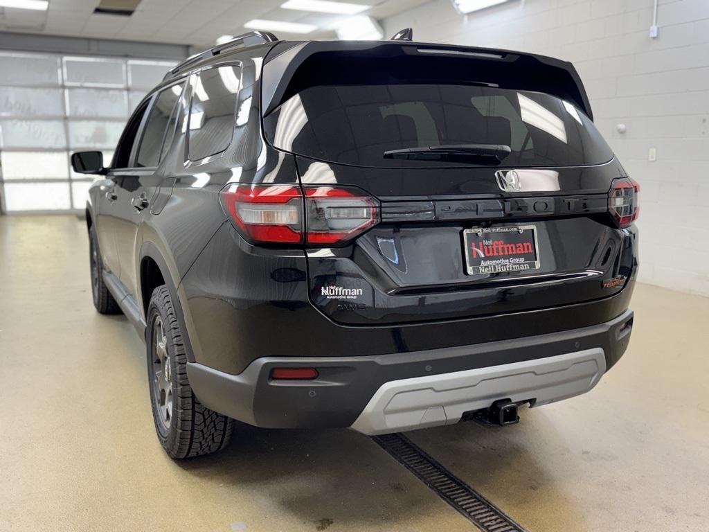 new 2025 Honda Pilot car, priced at $47,833