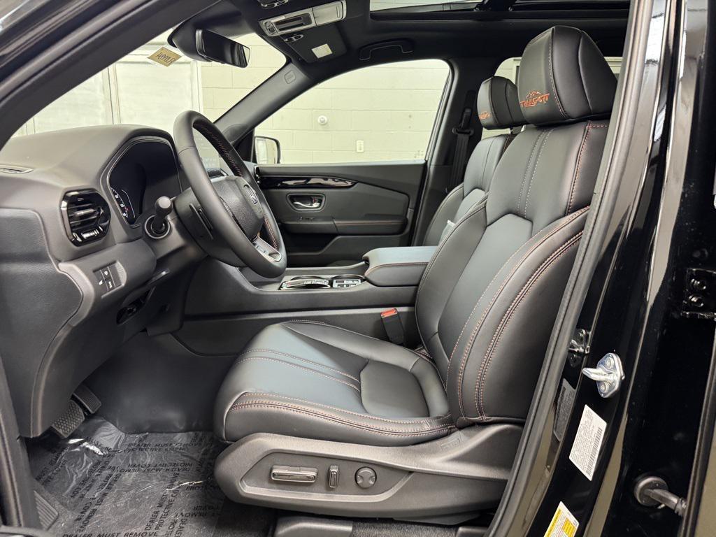 new 2025 Honda Pilot car, priced at $47,833