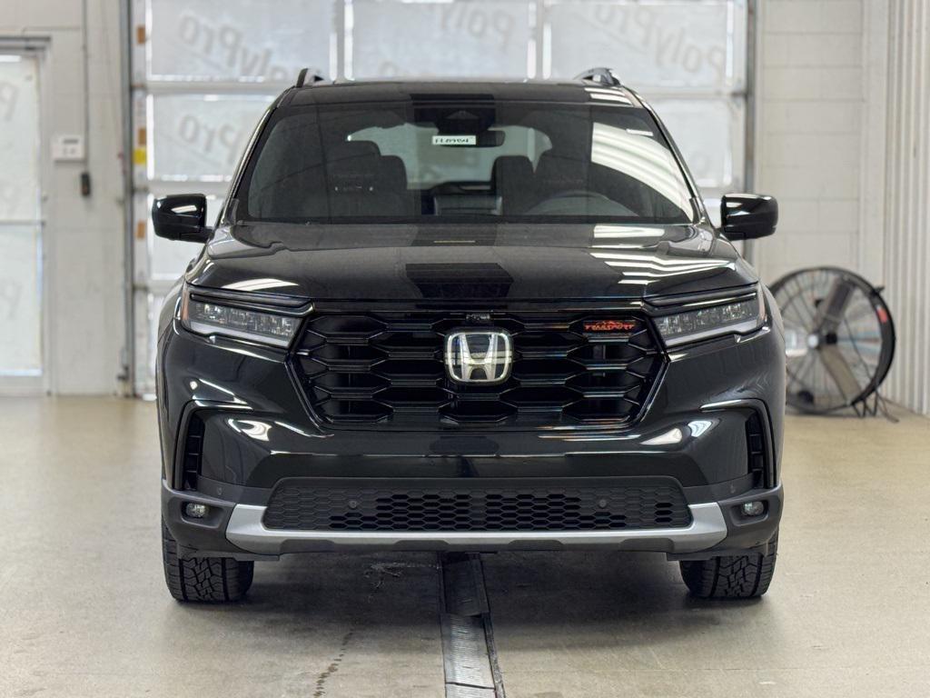 new 2025 Honda Pilot car, priced at $47,833
