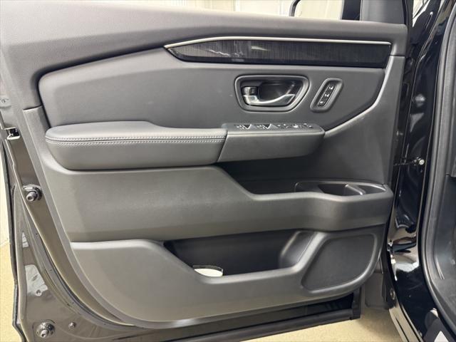 new 2025 Honda Pilot car, priced at $52,653