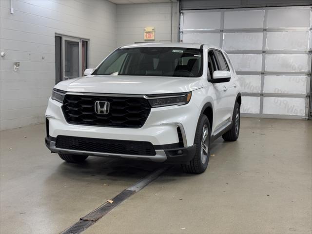 new 2025 Honda Pilot car, priced at $45,267