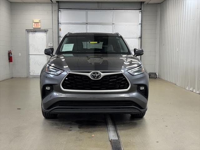 used 2021 Toyota Highlander car, priced at $34,350