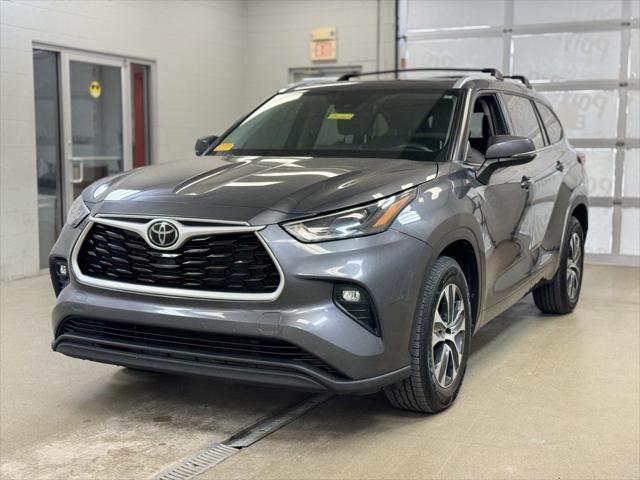 used 2022 Toyota Highlander car, priced at $36,181
