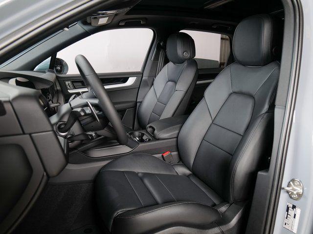 new 2025 Porsche Cayenne car, priced at $105,085