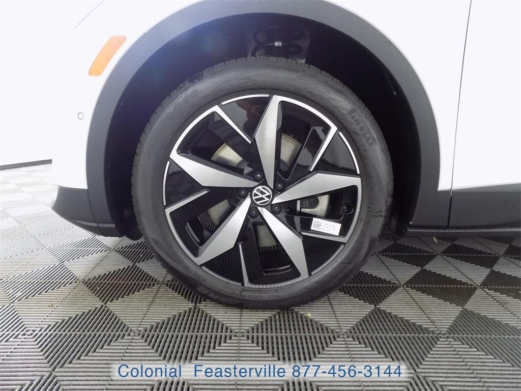 new 2025 Volkswagen ID.4 car, priced at $51,826