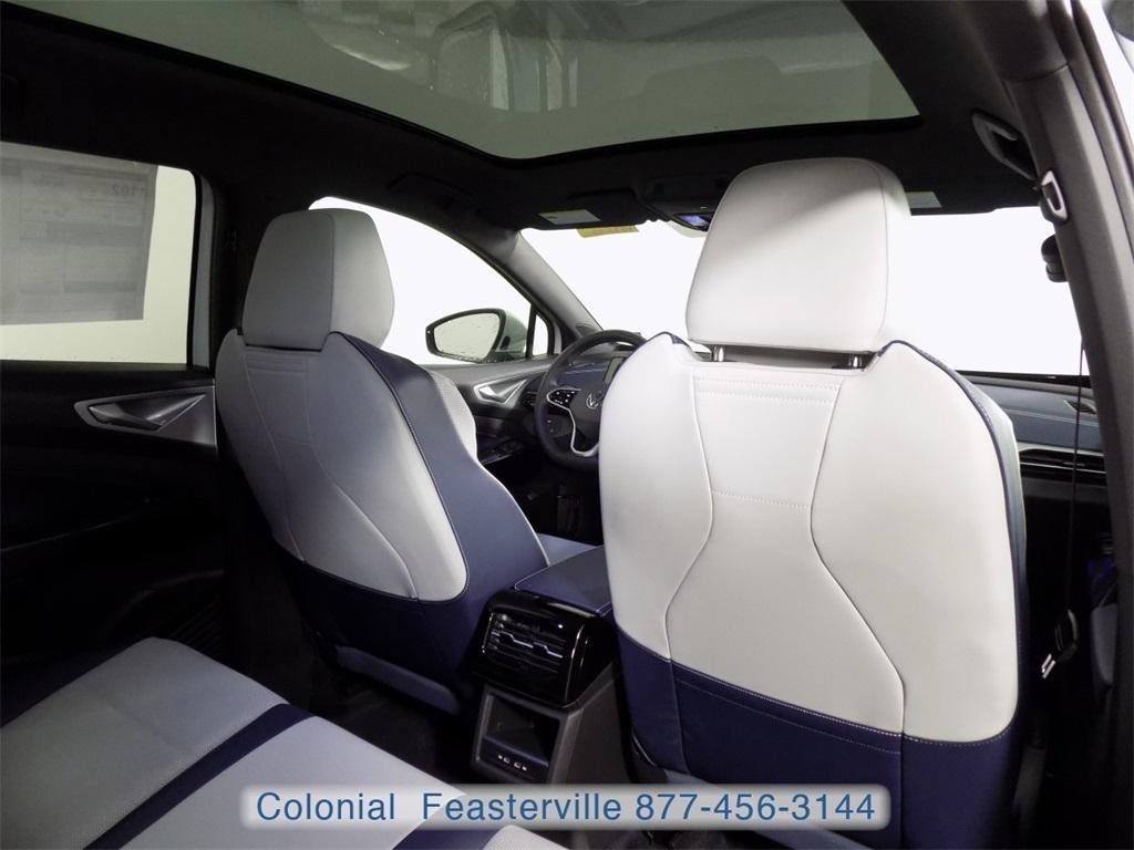 new 2025 Volkswagen ID.4 car, priced at $51,826